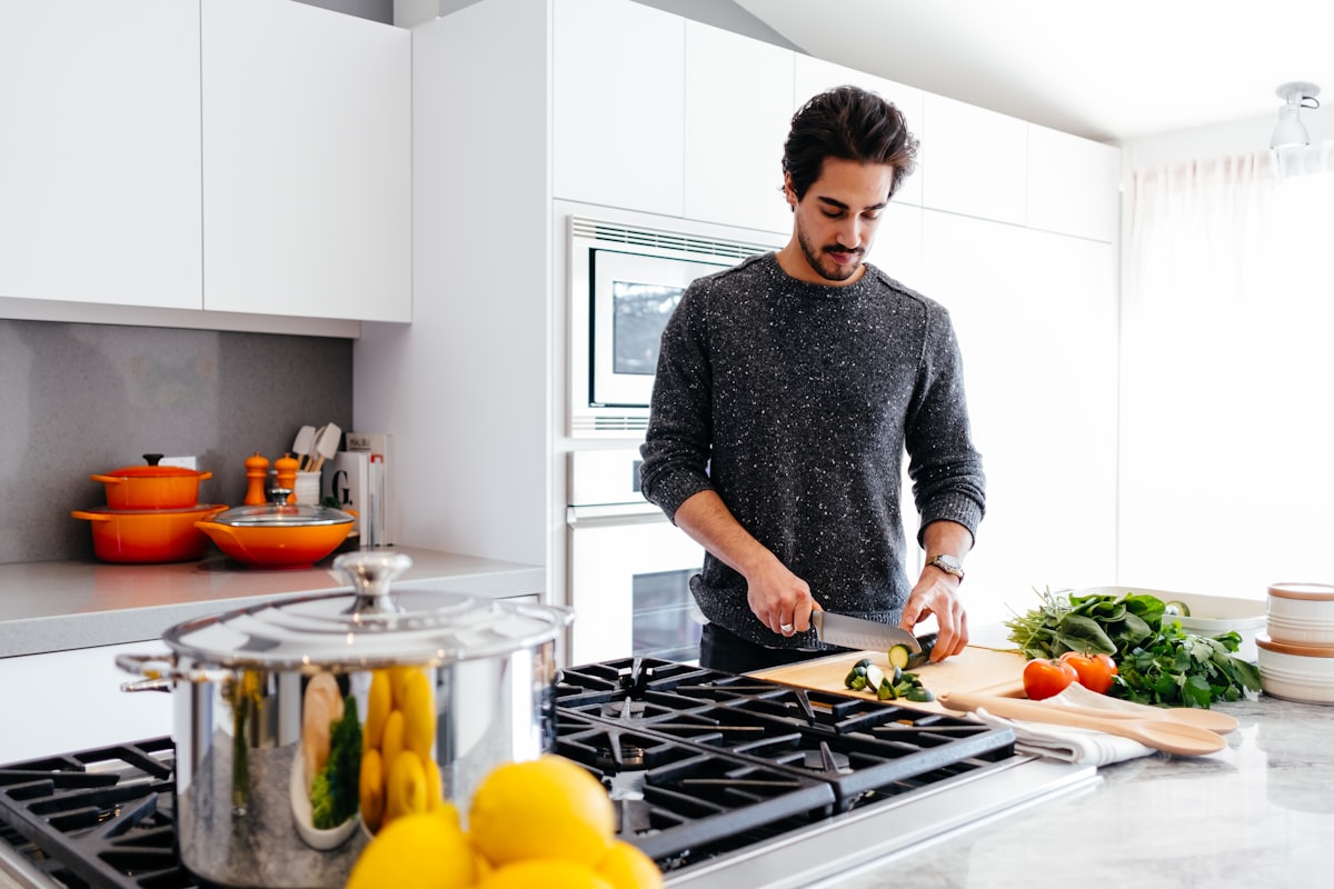 Meal timing for stress management